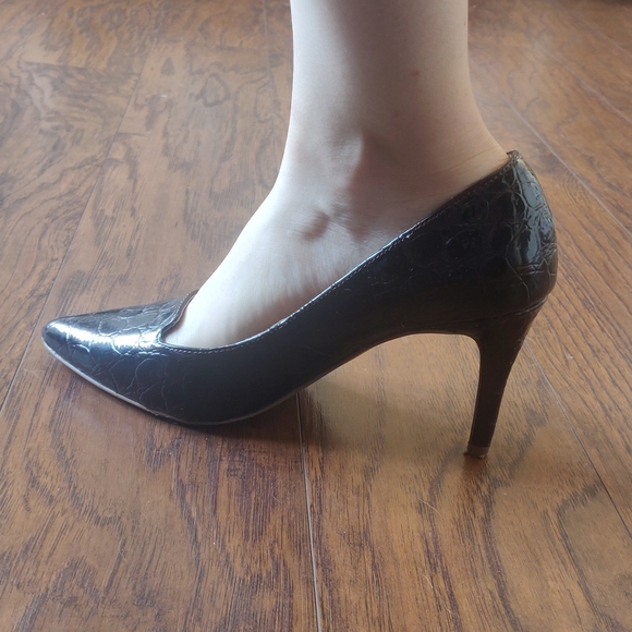 One of a kind vintage looking H&M Heels - Picture 2 of 5